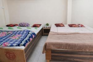 2BHK Brijwasi Homestay Near Bake Bihari Mandir 500 Mtr
