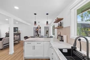 Family-Friendly 4BR Home with AC and Yard Near Airport