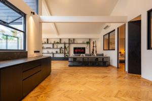 Black Villa by Betterplace