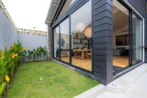 Black Villa by Betterplace