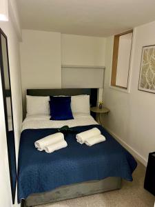 Stylish 2BR Apartment Manchester 3 Baths 6 Guests