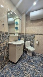 Elit Apartment - City and Hill view