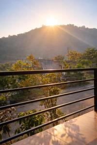 Peaceful Hill-View Retreat Near Lonavala