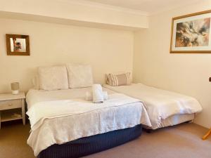 Cosy getaway town corner