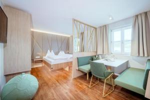 Crystls Aparthotel