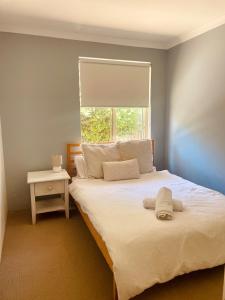 Cosy getaway town corner