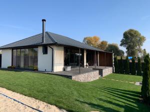 Будинок з видом на Десну, басейн, камін, 2 глемпінги