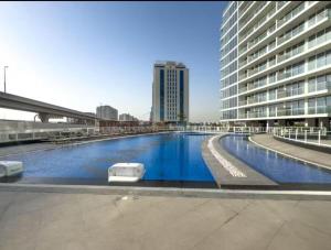 Vogue Vacation Homes, Al Furjan Gemz by Danube near Ibn Battuta Mall, Three Bedroom plus Kids room Apartment with Balcony and Private Pool, Access toamenities