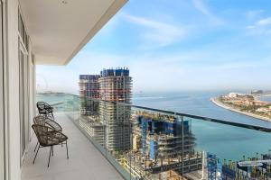 2BR Beachfront Retreat with Palm and Dubai Eye Views
