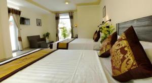 Riverside Pottery Village