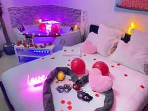 LEscale BalnéoRomantique - Loveroom - Jacuzzi & Petit déjeuner