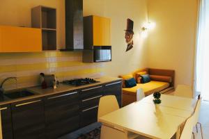 Santa Lucia Pulcinella Home II