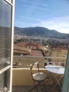 Studio lumineux, cosy & calme avec balcon