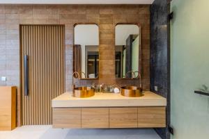 V263 Brand New 3BR Super Modern Pool Villa