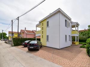 Homely Apartment in Sukošan near Sea