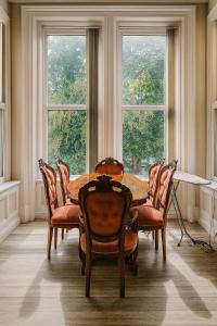 Wakefield House- Sleeps 24, Private Parking for 8