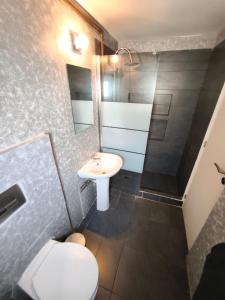 Athens Commercial Premium