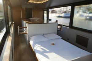 Péniche ! Amours Le Dô Karina Bisch 2019