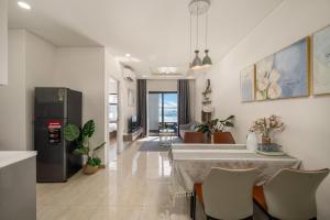 Luxury Riverside Monarchy Apartment