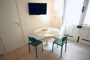 Ca Rouge - Modern & Bright 3BR Boutique Retreat in the Heart of Carloforte