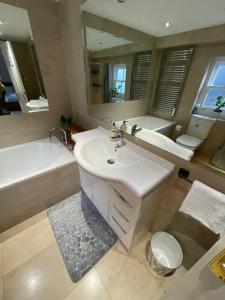 Bright spacious double ensuite in South Kensington