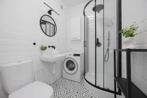 Bright Studio For 2 in Warsaw with Air Conditioning by Noclegi Renters