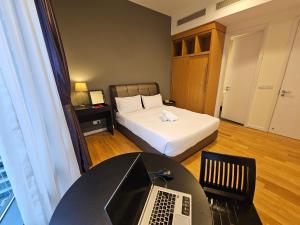 Cosy Apartment at Pavilion Bukit Bintang KLCC Wifi Netflix