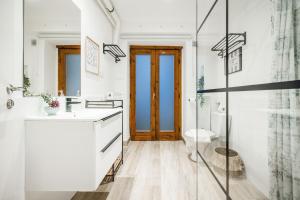 Walk to Opera & Gozsdu 4BR Duplex Private Terrace