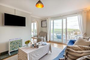 4 Bed in Salcombe oc-r33563