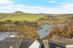 4 Bed in Salcombe oc-r33563