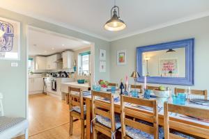 4 Bed in Salcombe oc-r33563