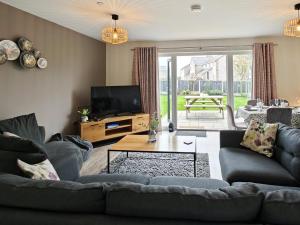 3 Bed in Brynteg oc-d33659