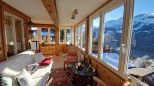 Sunny & Bright Swiss Apartment with Jungfrau View