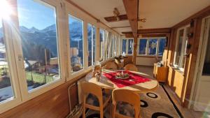 Sunny & Bright Swiss Apartment with Jungfrau View