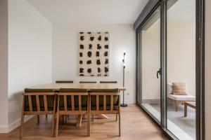 Smart Business Stay 2BR Apt & Parking