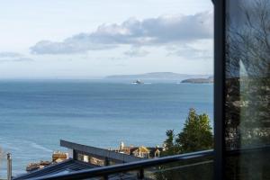 Cloud 10, St Ives - Free WiFi - Free Parking - Pets Welcome - Sea Views
