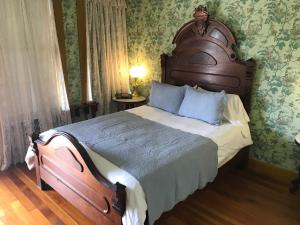 Queen Room with Garden View room in Cosmopolitan Hotel