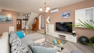 Beautiful villa Dani with panoramic view in Vizina