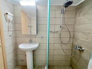 Surrounded View Family - with Private Parking