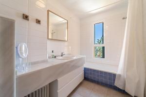 Luxury Higueron Experience - Chaletyear pool