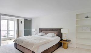 Sublime appartement 6P Champs-Elysées, Montaigne