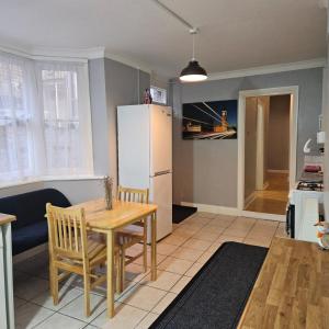 Comfortable Private Rooms in Central London Next to Station