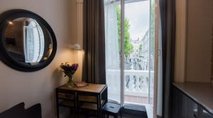 Mezzanine in central London, W2-First floor