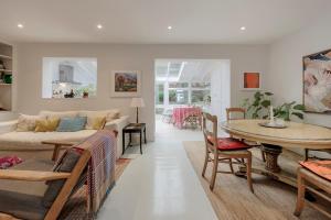 Veeve - Secret Garden Square