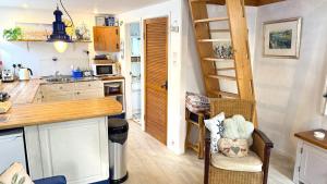 The Cabin - Hidden Retreat in the Heart of Salcombe