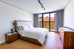 Spacious 3-Bedroom Apartment with Table Mountain Views I Ideal for Families & Groups