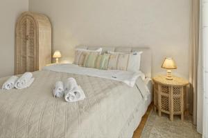 MoHost Elioré - a story written in light