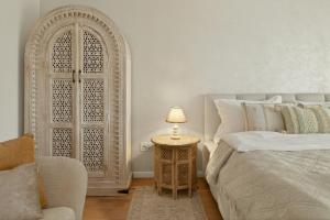 MoHost Elioré - a story written in light