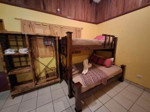 Toucans, Monkeys and Waterfalls- 2BR cottage