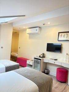 Le Petit Palace Hotel - Special Category